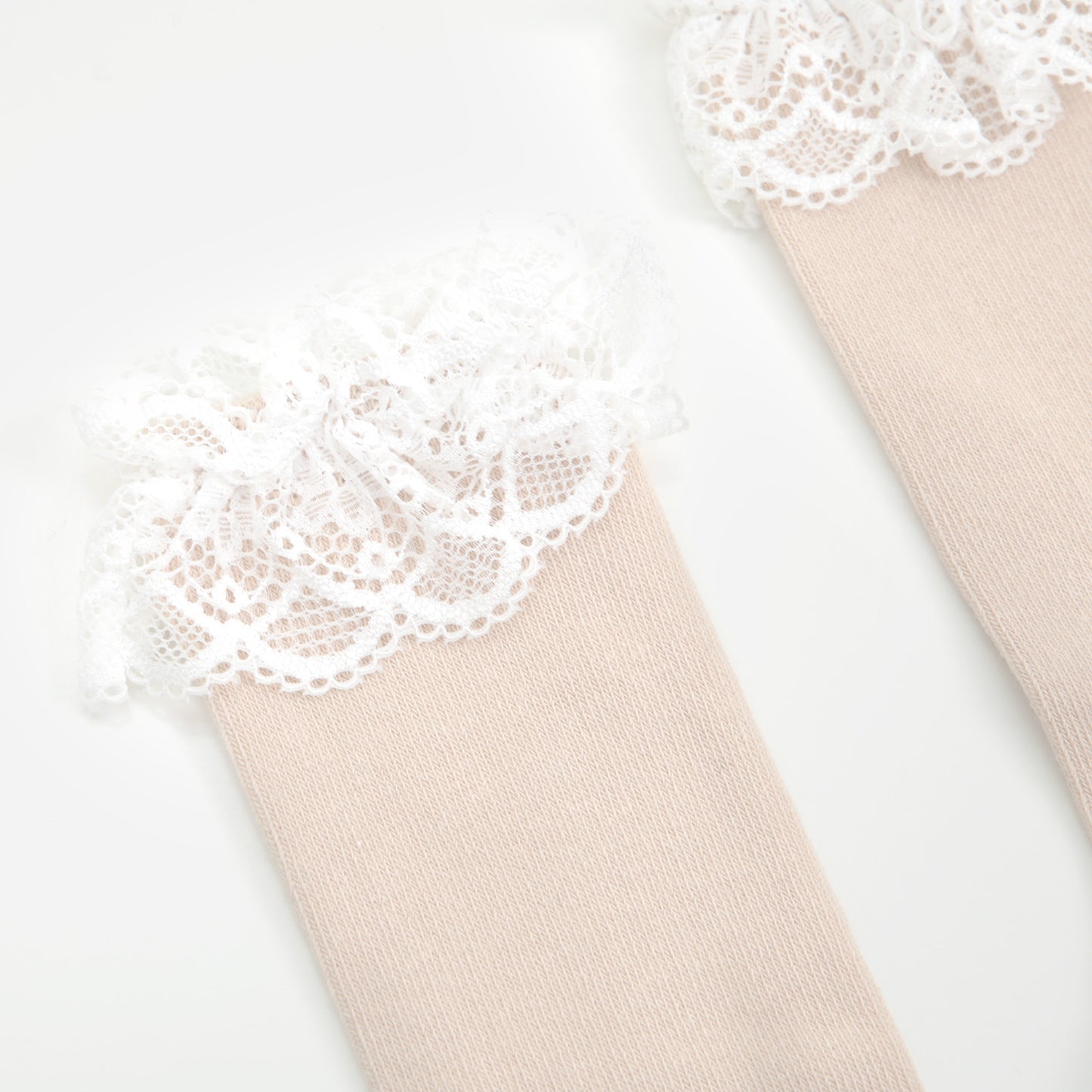 Strümpfe weißer Spitzenbesatz beige