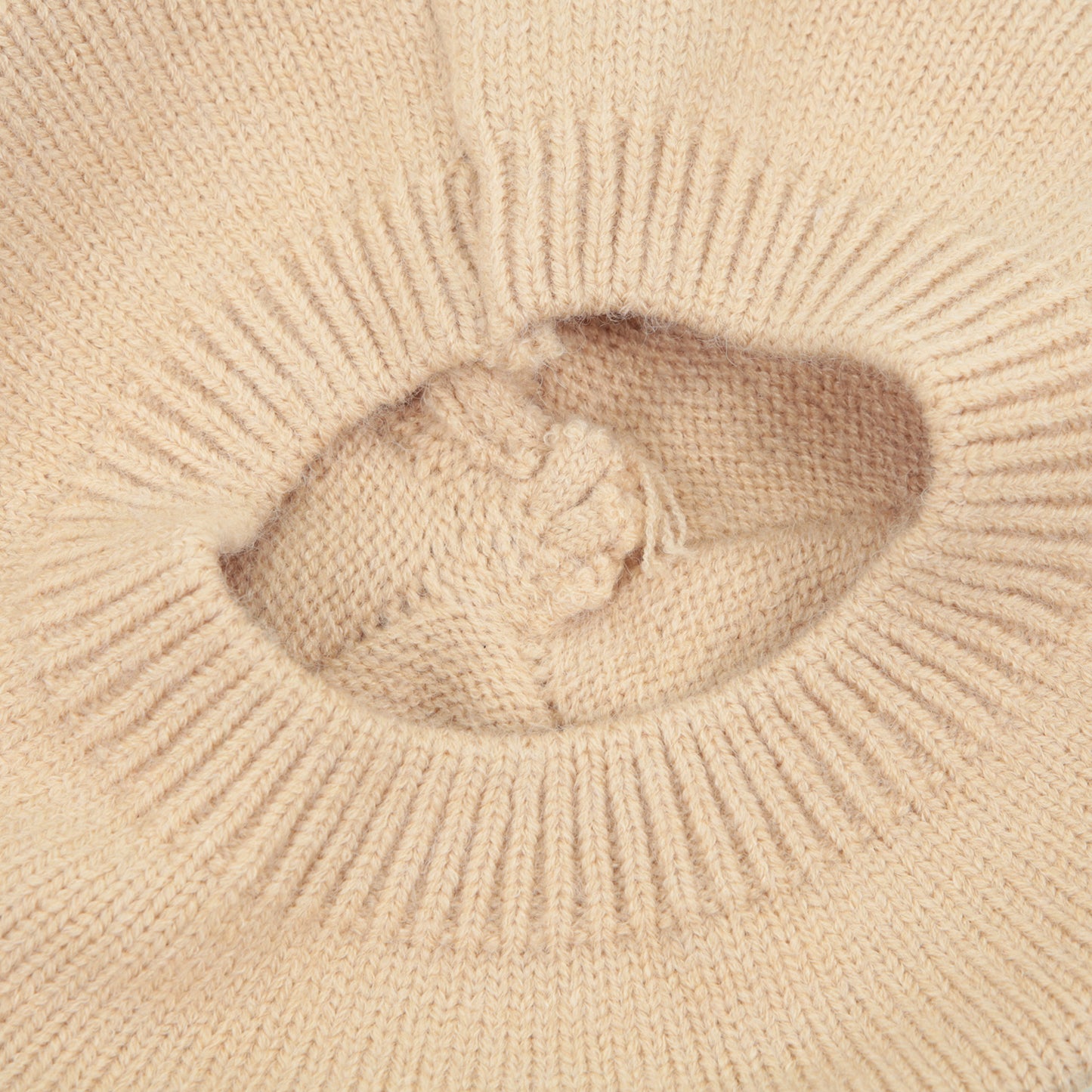 Strick-Baskenmütze beige