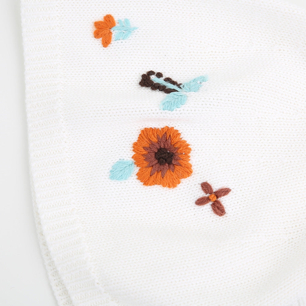 Strickhäubchen Blumenstickerei