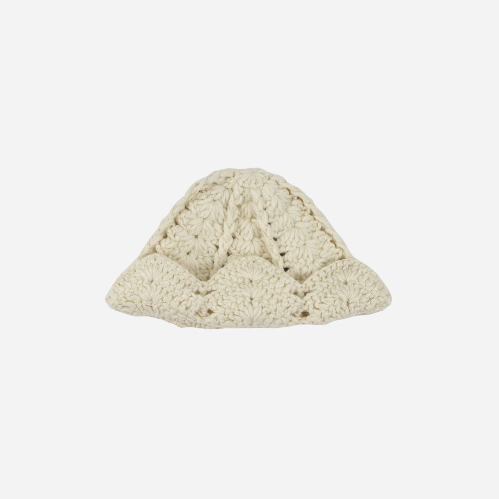 Strickmütze Blütenkrone beige