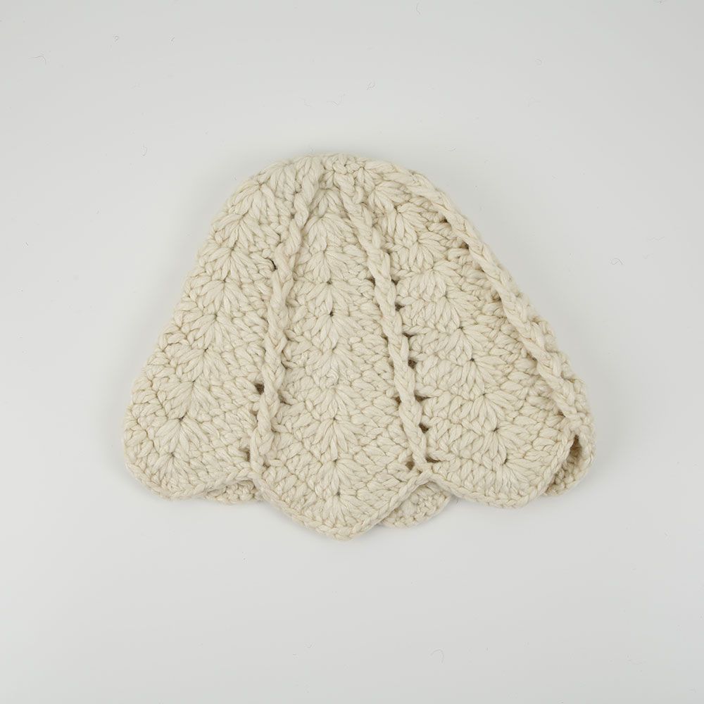 Strickmütze Blütenkrone beige